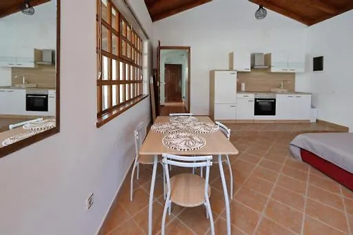 Apartament Pjer 2